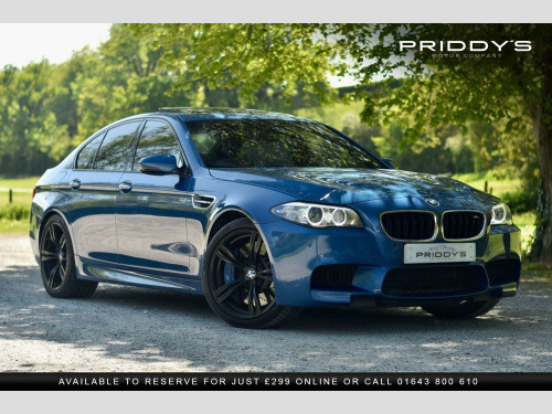 BMW M5  4.4 M5 Saloon|REAR SUNBLINDS|11 STAMP HISTORY|SUNROOF