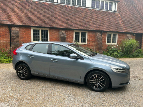 Volvo V40  2.0 Momentum D2