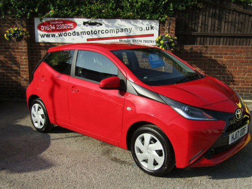 Toyota AYGO  1.0 VVT-i x-play  One Former Keeper, Only 44,000 miles