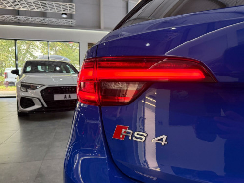 Audi RS4 Saloon  2.9 TFSI V6 Carbon Edition