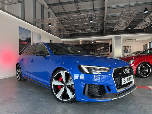 Audi RS4 Saloon  2.9 TFSI V6 Carbon Edition