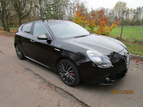 Alfa Romeo Giulietta  2.0 Giulietta 2.0 Jtdm-2 150 Bhp Qv Line - £20 TAX - FSH -