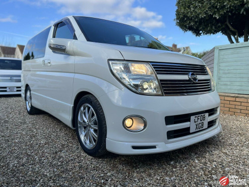 Nissan Elgrand  E51 S3 250 HWS 4x4 BLACK LEATHER EDITION 8 SEATS