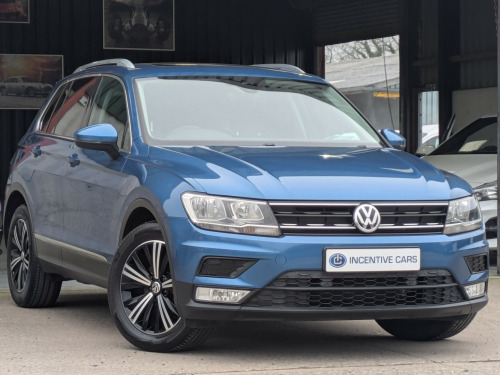 Volkswagen Tiguan  2.0 TDI SE Navigation. 2 OWNERS. PAN ROOF. CARPLAY. SAT NAV. HEATED SEATS.  