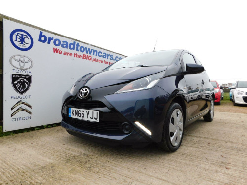 Toyota AYGO  1.0 VVT-i x-play Automatic