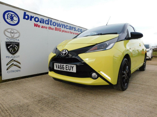 Toyota AYGO  1.0 VVT-i x-cite 3 Yellow Bi-Tone