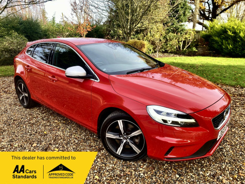 Volvo V40  1.5 R-Design Pro T3