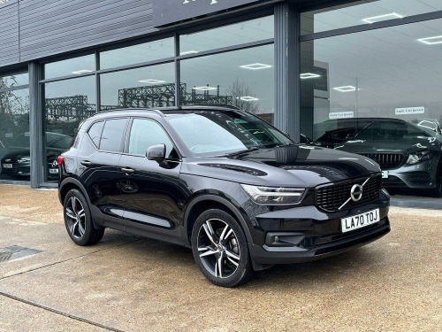 Volvo XC40  2.0 R-Design B4 (197 hp) Auto