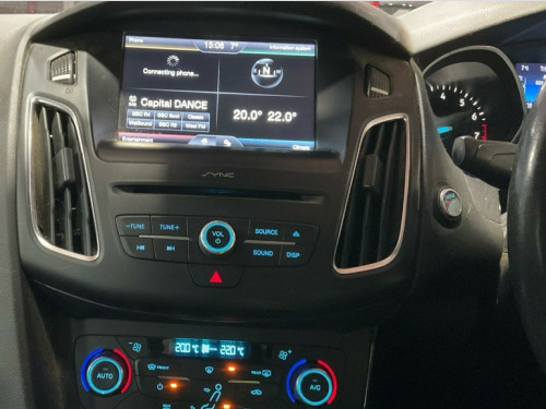 Ford Focus  1.0 T EcoBoost Titanium 