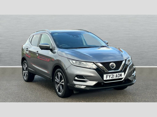 Nissan Qashqai  Nissan Qashqai Hatchback 1.3 DiG-T N-Connecta 5dr [Glass Roof Pack]