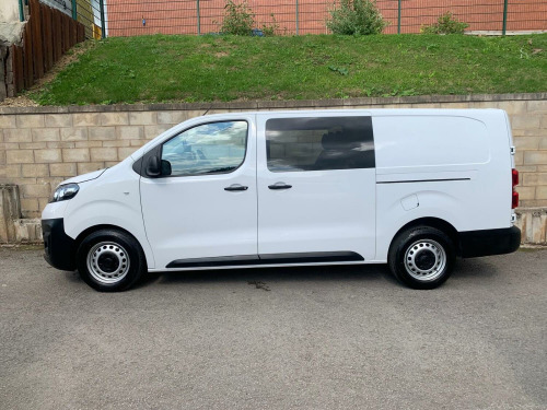 Vauxhall Vivaro  2.0 3100 PRIME 6 SEAT COMBI CREW 2,573 MILES VAT INCLUDED