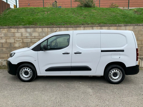 Peugeot Partner  1.5 850 Professional L2 COMBI 5 SEAT CREW ONLY 266 MILES VAT INCLUDED