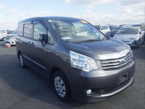 Toyota Noah  2.0 X Special Edition 5dr 8 Seats