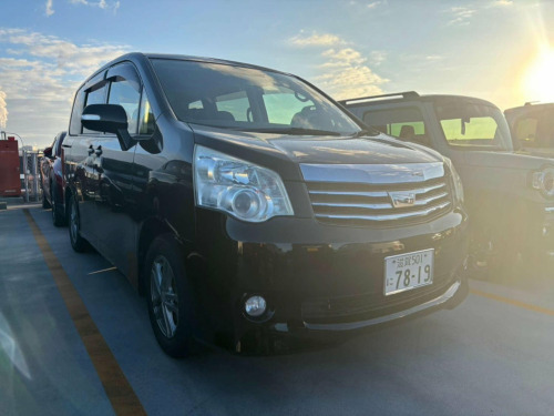 Toyota Noah  X L SELECTION