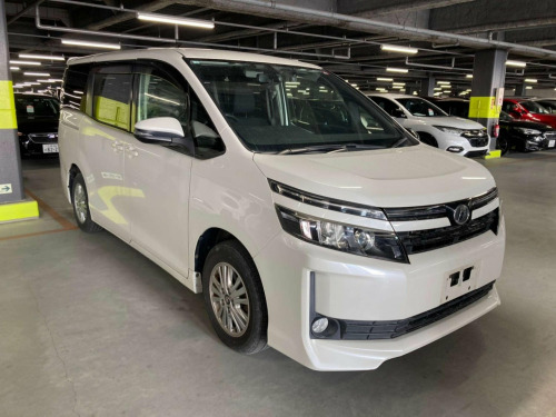 Toyota Voxy  V