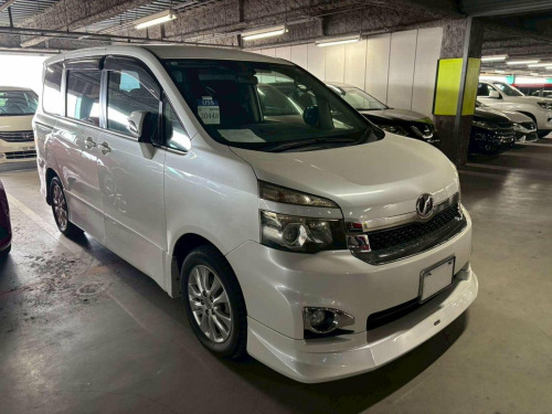 Toyota Voxy ZS