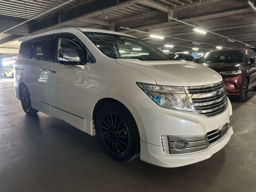 Nissan Elgrand  3.5 RIDER 8 SEATS