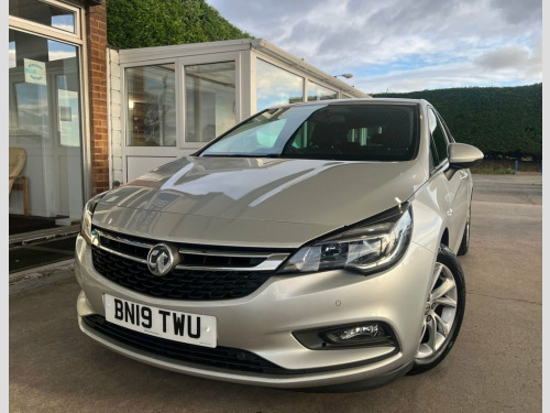 Vauxhall Astra  1.6 CDTi ecoTEC BlueInjection Tech Line Nav Hatchb