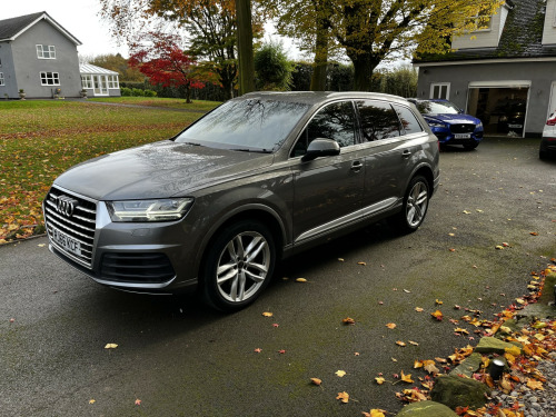 Audi Q7  3.0 TDI V6 S line,headup,virtual,drop down dvd,fsh