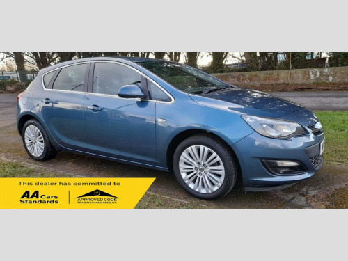 Vauxhall Astra  1.6 16v Excite Hatchback 5dr Petrol Manual Euro 5 