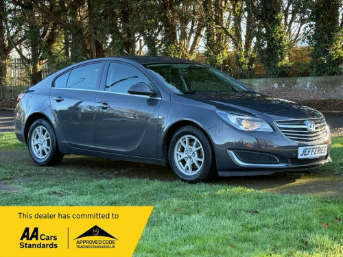Vauxhall Insignia  2.0 CDTi ecoFLEX Design Nav Hatchback 5dr Diesel M