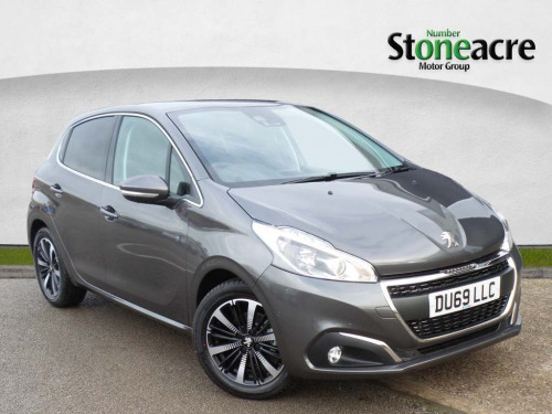 Peugeot 208  1.2 PureTech Tech Edition Hatchback 5dr Petrol (s/s) (82 ps)