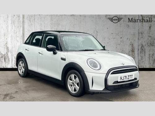 MINI Hatchback  HATCHBACK 1.5 Cooper Classic 5dr [Nav Pack]