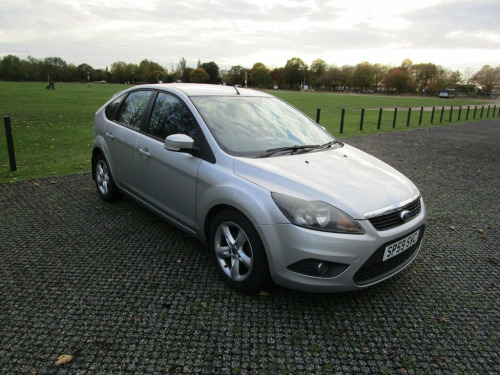 Ford Focus  1.6 Zetec 5 door Auto Petrol Automatic