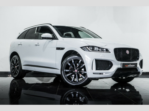 Jaguar F-PACE  2.0 D180 Chequered Flag