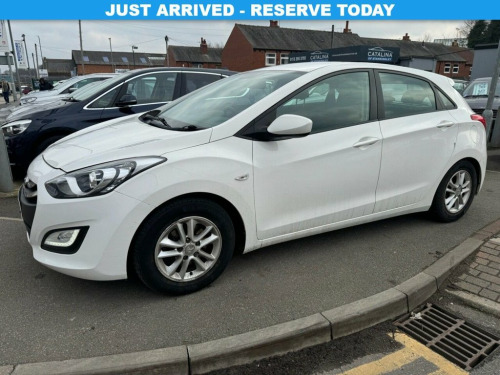 Hyundai i30   1.6 CRDi Blue Drive Active Hatchback 5dr Diesel M