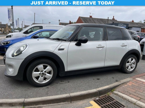 MINI Hatch  1.5 Cooper Classic Hatchback 5dr Petrol Manual Eur
