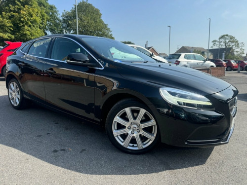 Volvo V40  2.0 T3 Inscription Hatchback 5dr Petrol Manual Eur
