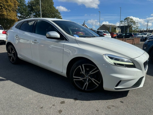 Volvo V40  2.0 D2 R-Design Pro Hatchback 5dr Diesel Manual Eu
