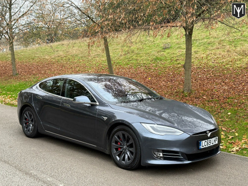 Tesla Model S  (Dual Motor) Performance