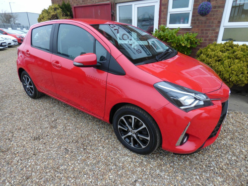 Toyota Yaris  1.5 VVT-I ICON TECH NAV 5-DOOR 8,200 MILES 1 OWNER FULL SERVICE HISTORY