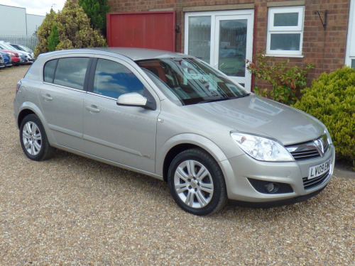 Vauxhall Astra  1.8 i 16v Design 5-DOOR JUST FITTED FULL CAM BELT / WATER PUMP 1 YEARS MOT 