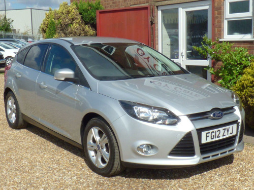 Ford Focus  1.0 T EcoBoost Zetec **Â£35 ROAD TAX** **2 OWNERS** **12 MONTHS WARRANTY** 