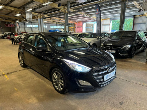 Hyundai i30  1.6 CRDi Blue Drive Premium Hatchback 5dr Diesel M