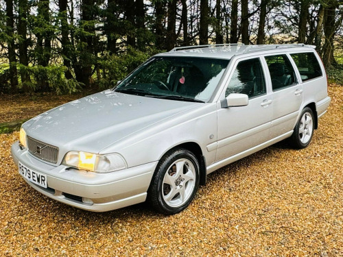 Volvo V70  2.5 20V 5dr Auto