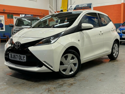 Toyota AYGO  1.0 VVT-i x-play Hatchback 5 Door Petrol Manual Wh