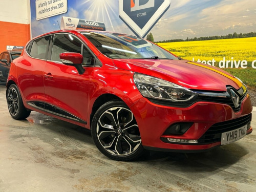 Renault Clio  1.5 dCi Iconic Hatchback 5 Door Diesel Manual Red 
