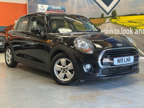 MINI Hatch  1.5 Cooper D Hatchback 5 Door Diesel Manual Black 