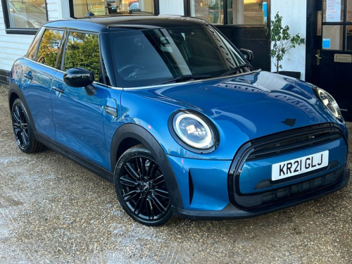 MINI Hatch  1.5 Cooper Exclusive F65 Comfort / Navigation Pack