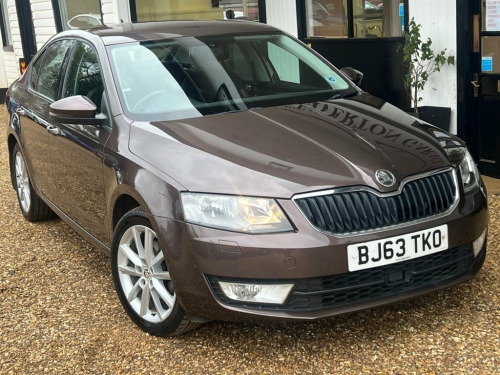 Skoda Octavia  2.0 TDI Elegance Hatchback 5dr Diesel DSG Euro 5 (