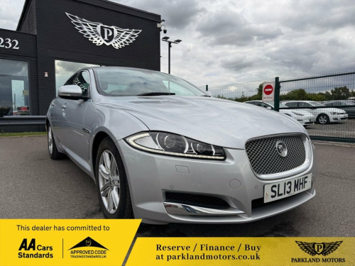 Jaguar XF  3.0 D V6 LUXURY 4d AUTO 240 BHP SALOON