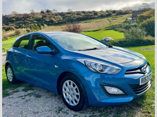 Hyundai i30  1.6 CRDi Blue Drive Classic Hatchback 5dr Diesel Manual Euro 5 (s/s) (110 p