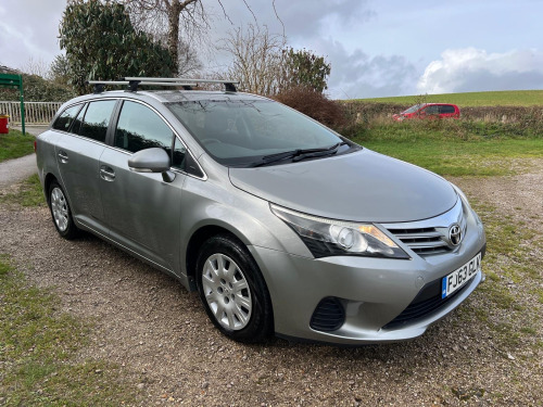 Toyota Avensis  2.0 D-4D Active Tourer 5dr Diesel Manual Euro 5 (126 ps) 