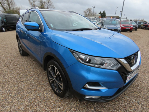 Nissan Qashqai  1.3 DiG-T N-Connecta 5dr [Glass Roof Pack]