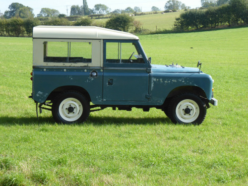 Land Rover Series 111  