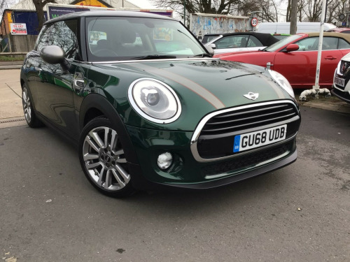 MINI Hatch  1.5 Cooper Seven Auto Euro 6 (s/s) 3dr